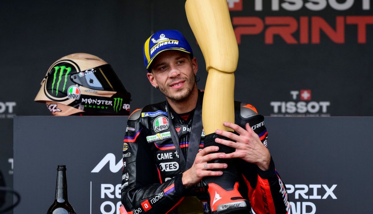 Marco Bezzecchi: "La Aprilia es muy rígida, como hay mucho agarre sufrimos menos"