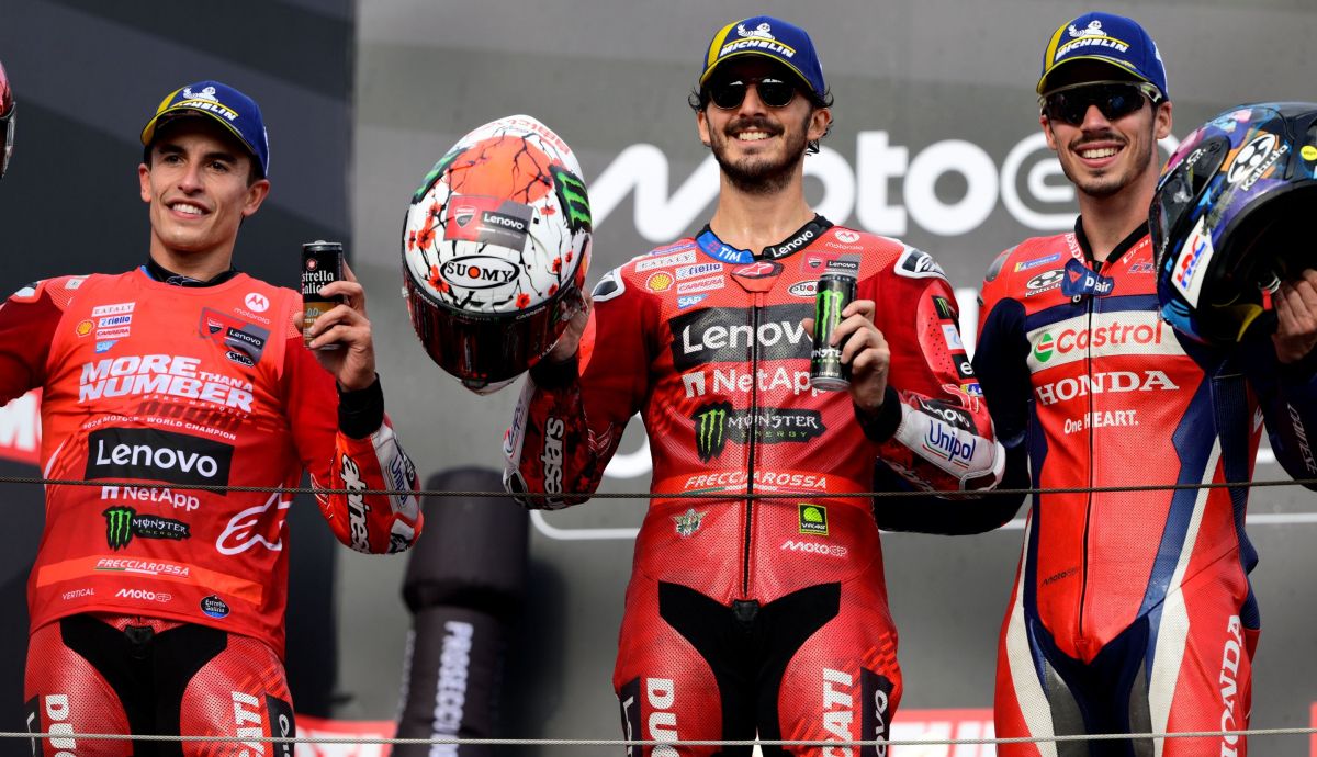 Pecco Bagnaia gana y Joan Mir lleva a Honda al podio en la gran fiesta de Marc Márquez