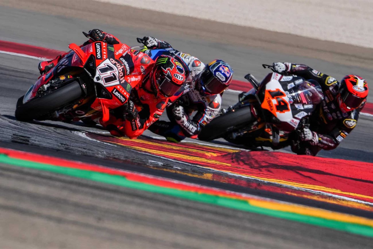 Superbike Aragón 2025: Razgatlioglu ataca, Bulega responde