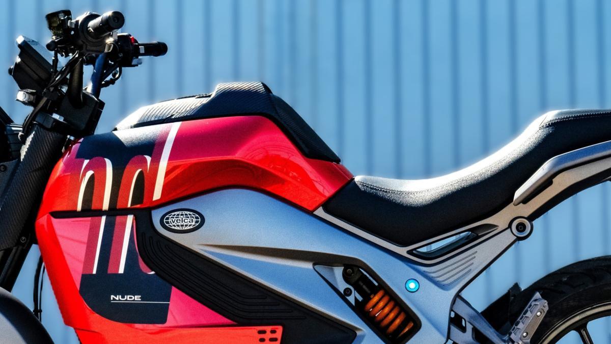 Ya está a la venta una nueva naked española para el carnet de coche ideal para la ciudad, y a buen precio, la Velca Nude