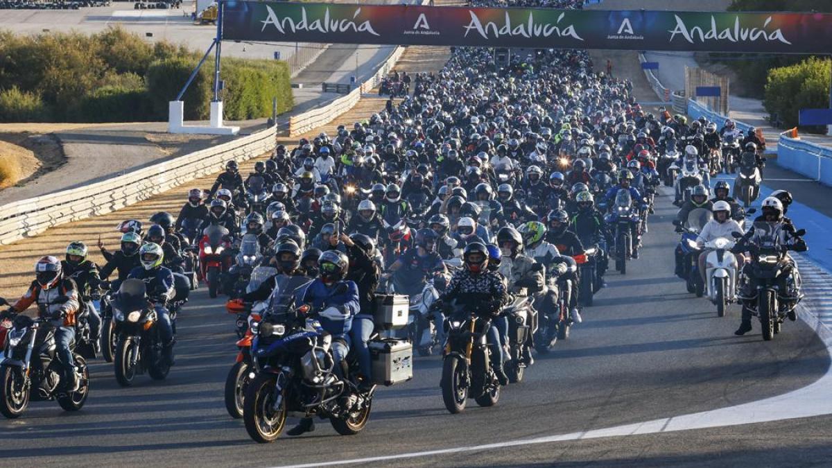 más de 3.000 motoristas se reúnen en el 40 aniversario del circuito