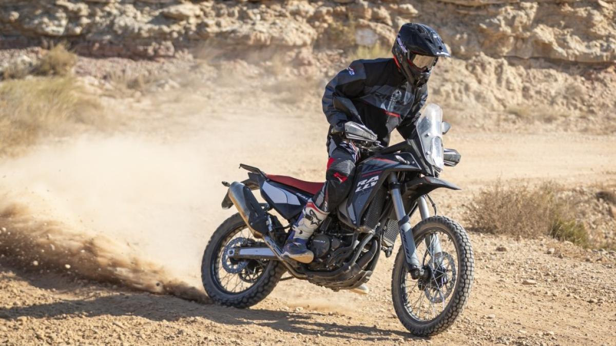 Todos los detalles de la nueva trail aventurera para el carnet A2 con 500 km de autonomía, la Rieju Aventura Rally 307