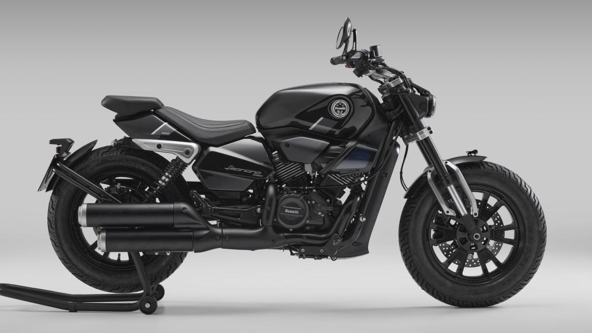 Llega una moto custom de estilo bobber con V2 moderna y equipada para el A2, es la Benelli Leoncino Bobber 400
