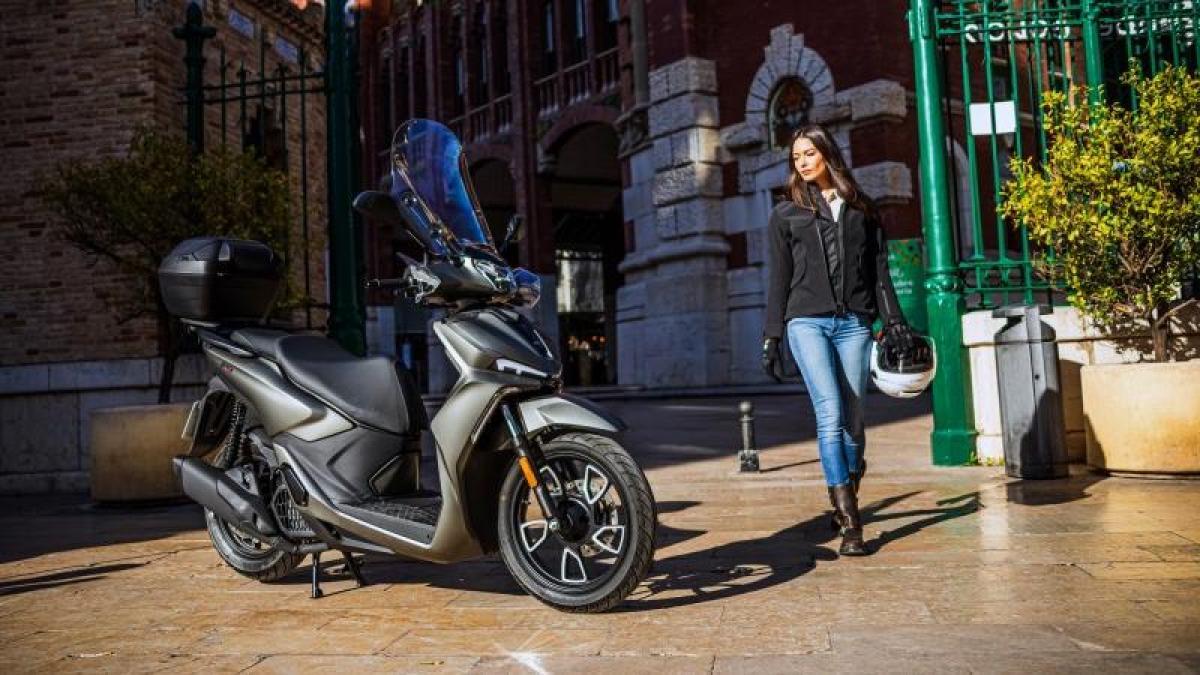 ¿Un scooter urbano de 125 cc con alma premium a un precio low cost? ¡Es posible!