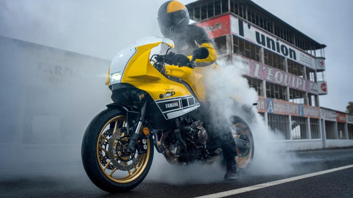 La moto superdeportiva retro que rinde homenaje a un campeón del mundo, un bellezón que dan ganas de comprar