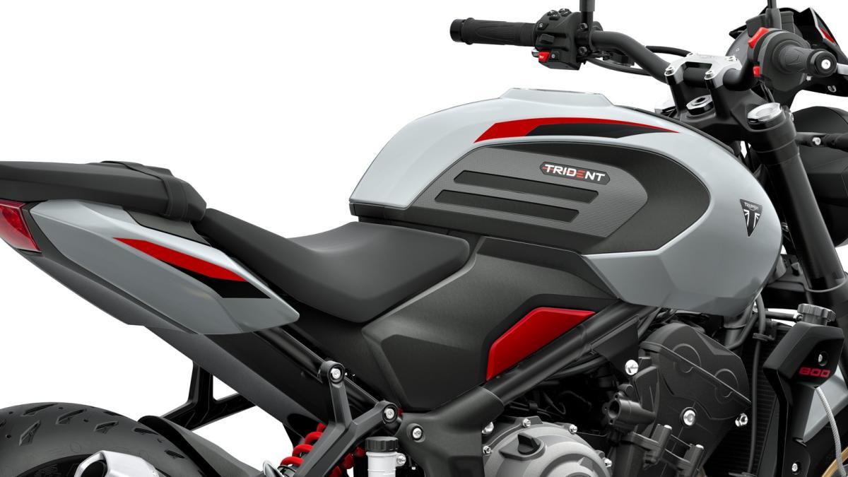 Desvelada la moto naked deportiva neoretro de tres cilindros con los 115 CV más baratos del mercado, la Triumph Trident 800
