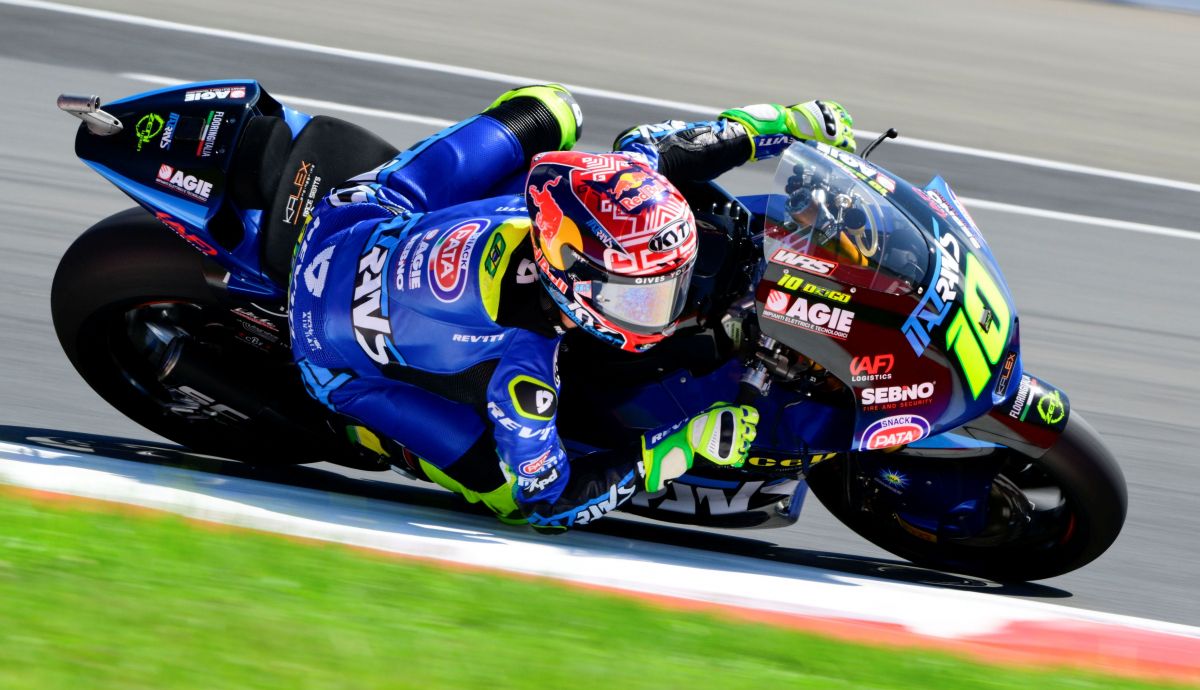 Diogo Moreira vuela en Mandalika para arrebatabar la pole de Moto2 a David Alonso