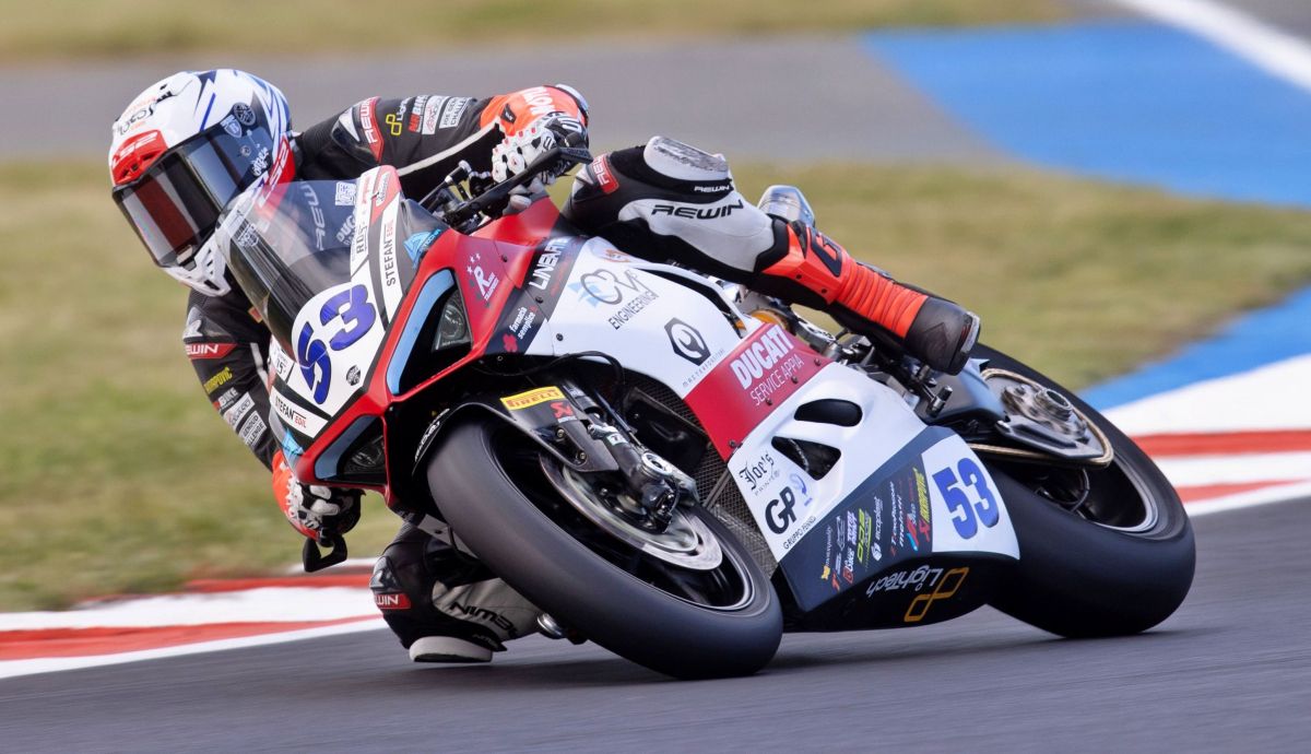 Valentin Debise gana con clase en Estoril y Stefano Manzi podrá ser campeón mañana