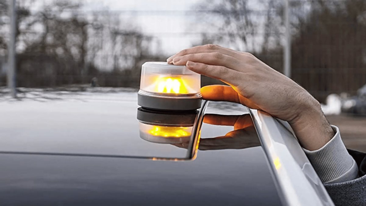 ¿Puede la nueva baliza V16 espiarnos? Protección de Datos da una respuesta contundente