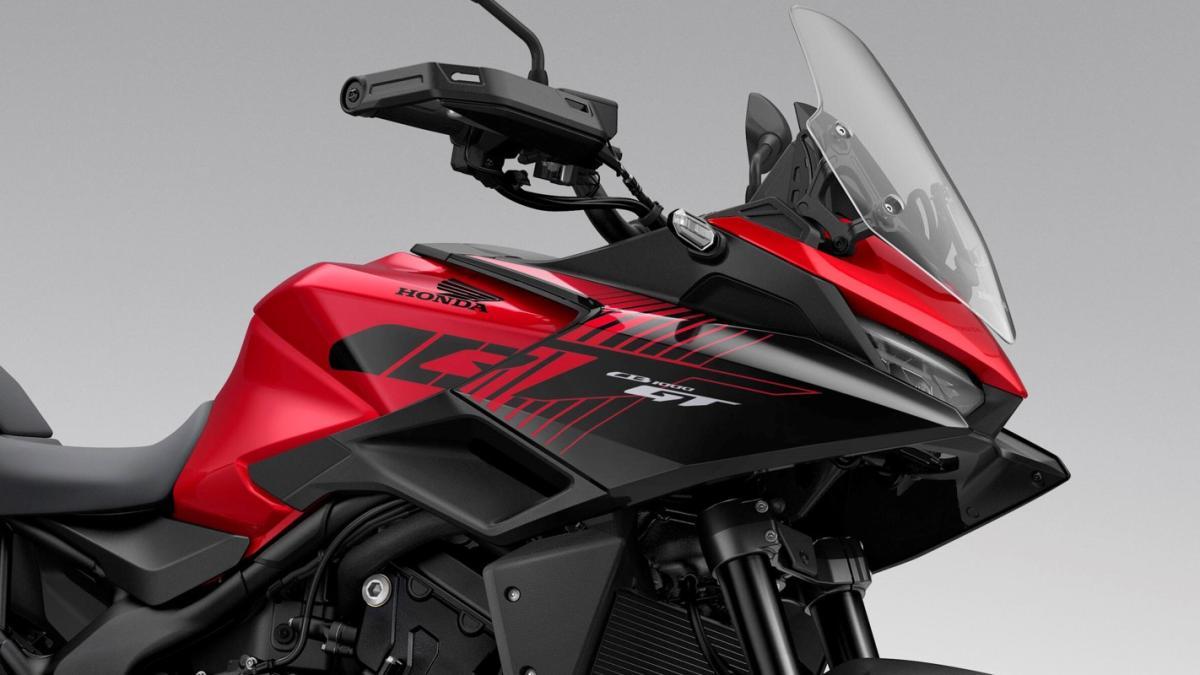 La nueva y puntiaguda moto sport turismo de Honda, con cuatro cilindros, suspensiones electrónicas y 150 CV, para viajar con deportividad