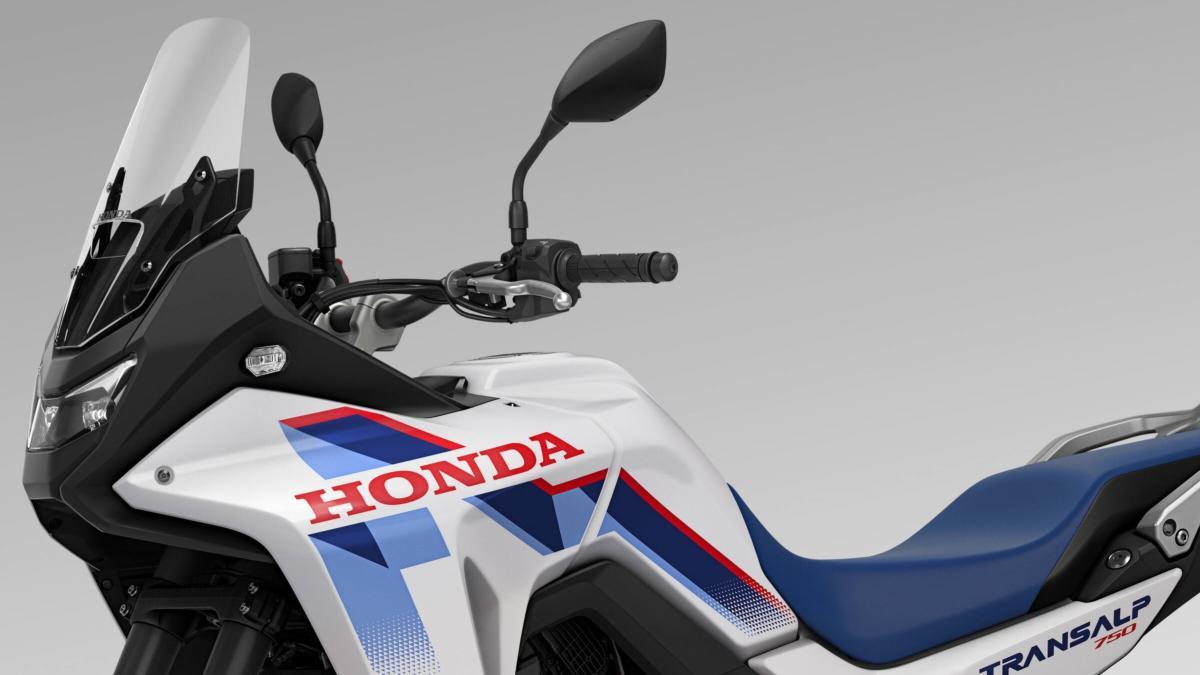 La moto trail peso medio bicilíndrica de Honda, ahora con embrague electrónico, la XL750 Transalp 2026