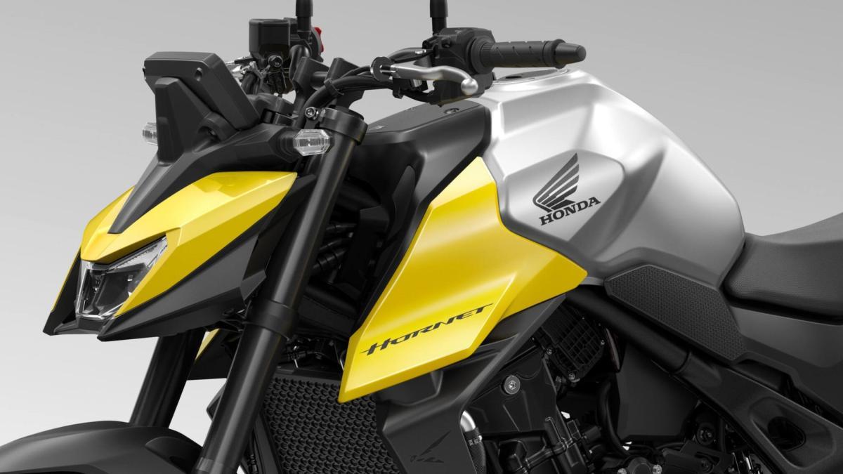 Llega la Honda CB750 Hornet 2026, una rabiosa moto naked de 92 CV ahora con embrague electrónico