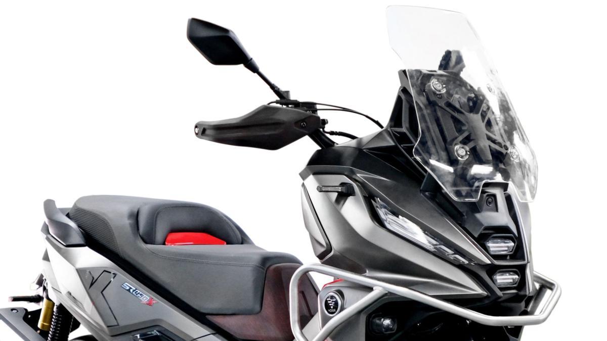 Llega un nuevo maxiscooter bicilíndrico todoterreno superequipado y potente para el carnet A2, el Voge SR450X