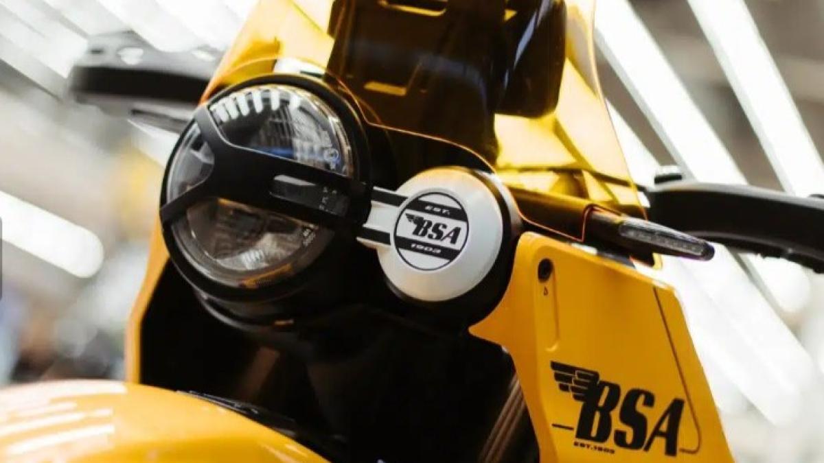 La británica BSA presenta su aventurera ligera, la Thunderbolt