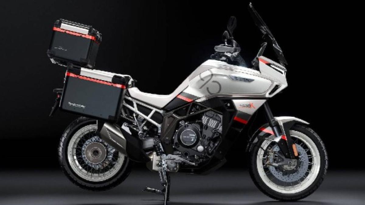 La marca británica Phelon & Moore trae a Milán su moto trail diseñada por Pininfarina en edición limitada