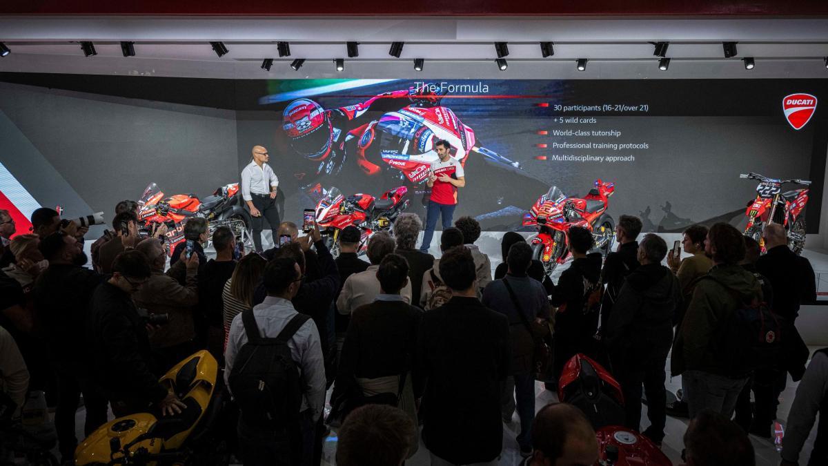 Si tu hij@ vive la moto tanto como tú, Ducati tiene la escuela perfecta para empujar su carrera