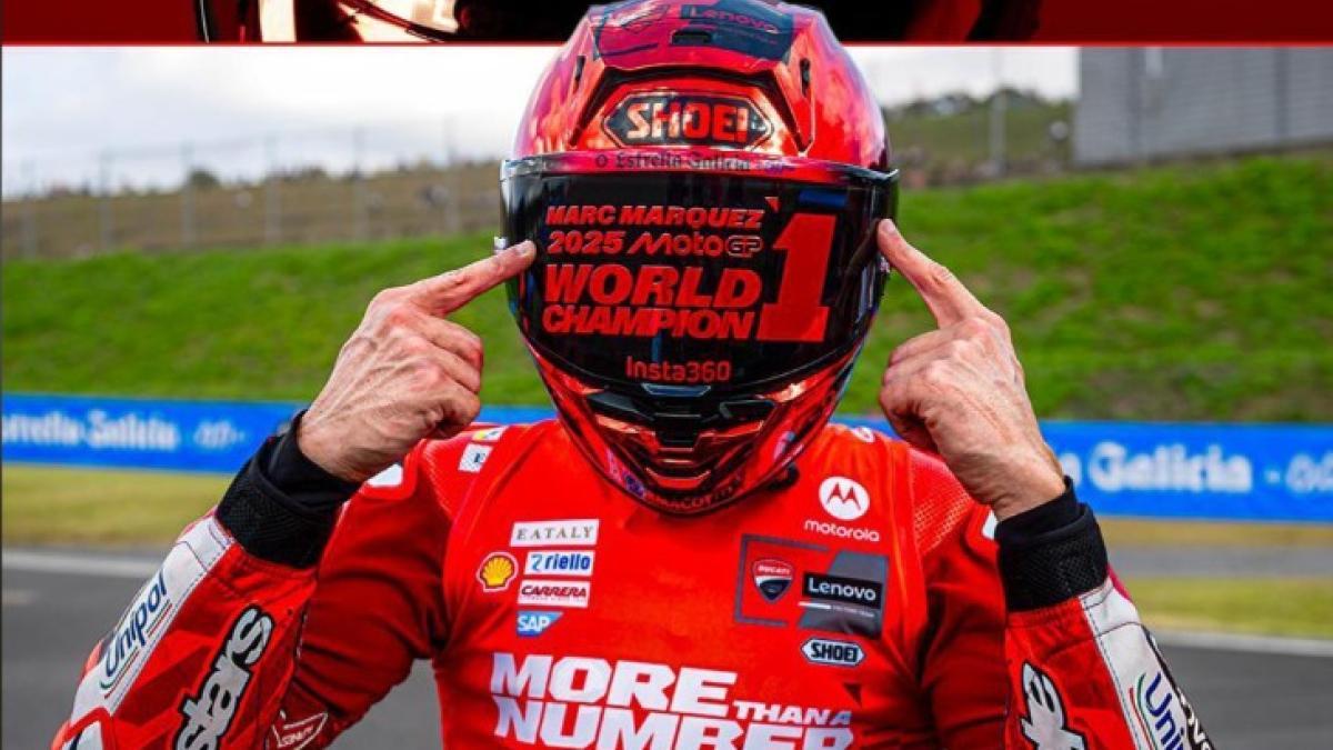 Marc Márquez vende la réplica del casco de su 9º título mundial, firmada por él, a un precio que ni te imaginas