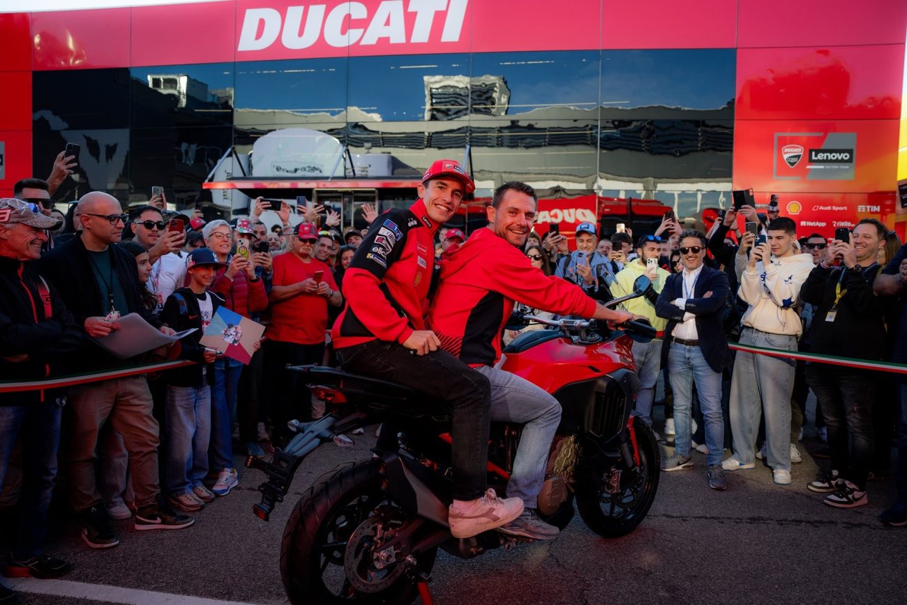 Concurso Ducati W93 Challenge: Marc Márquez entrega la Multistrada V4 S al ganador