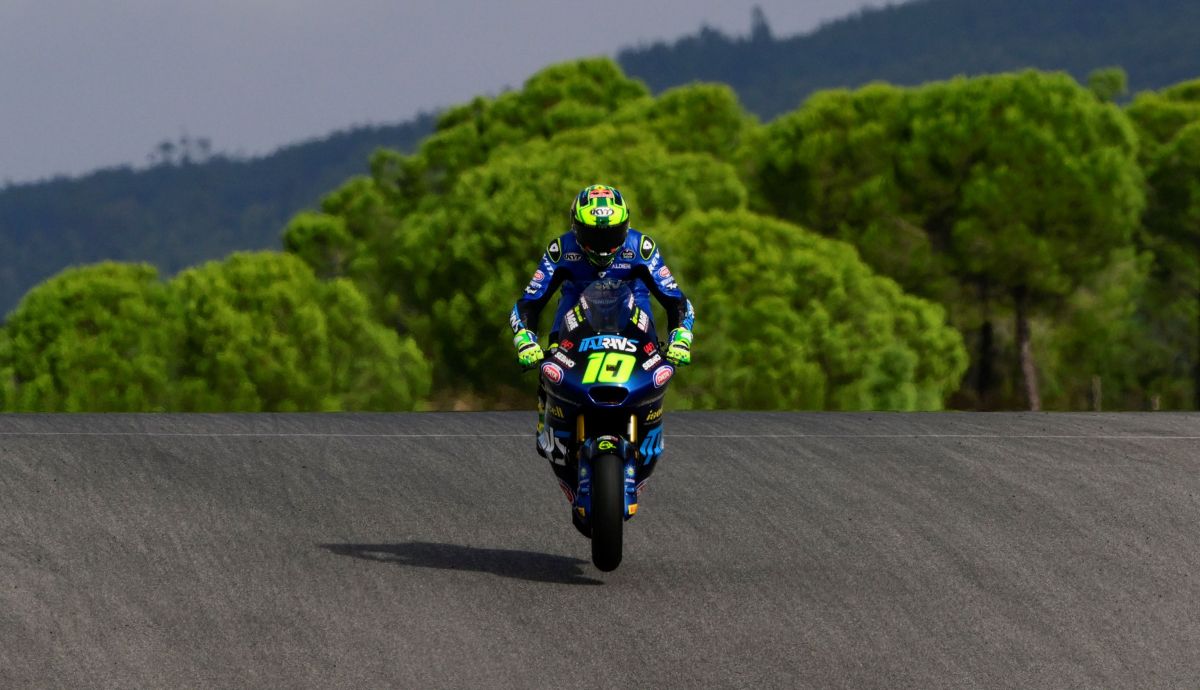 Diogo Moreira hace la pole y le sale la cuenta para ser campeón ante Manu González