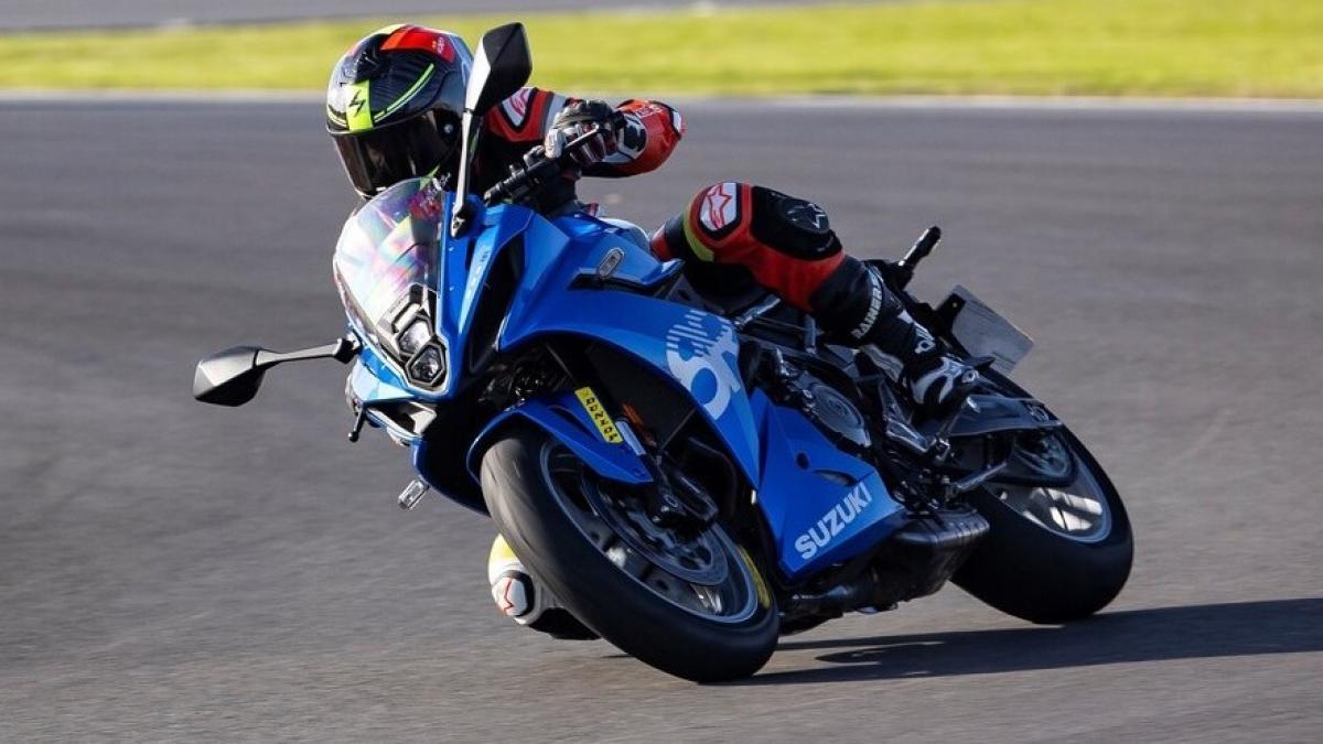 mucho más que una moto deportiva, tu moto para todo