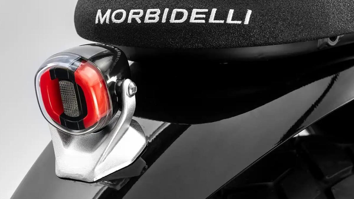 Una moto retro bicilíndrica low cost para el carnet A2, con todo el sabor de los sesenta, la encantadora Morbidelli NR352