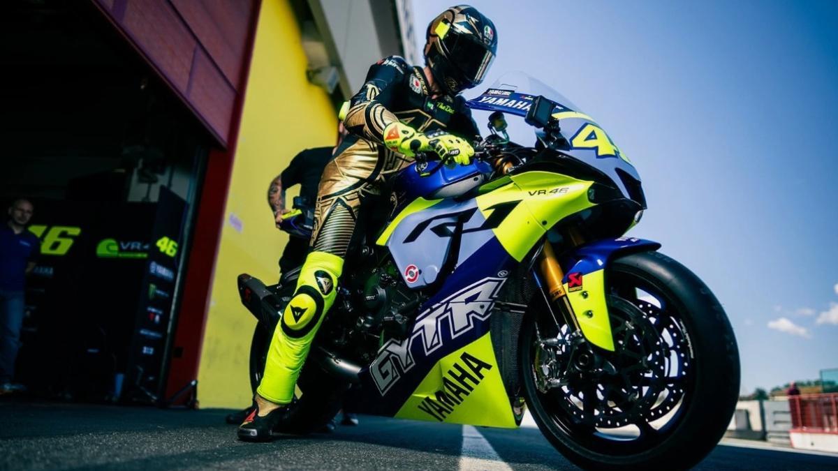 Este es el elevado precio que han alcanzado el mono y el casco de Valentino Rossi, subastados en beneficio de UNICEF