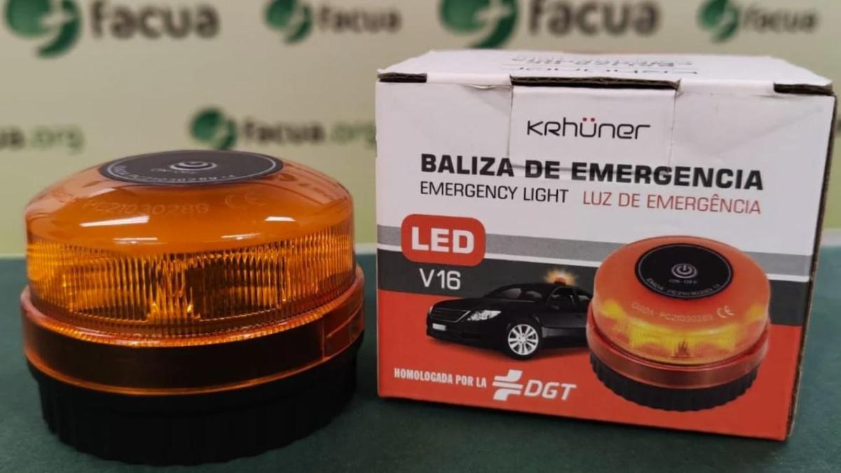 Facua denuncia un fraude masivo con las balizas V16 de la DGT: "Nos están engañando"