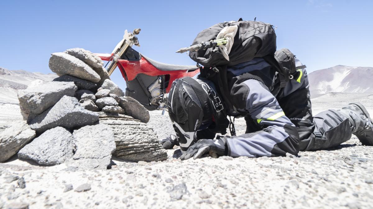Una marca de motos española establece un nuevo récord mundial de altitud, para una moto todoterreno eléctrica