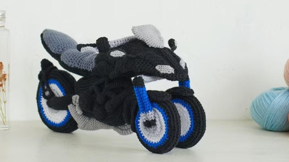 ¿No sabes que regalarle por Navidad? ¿qué tal una Yamaha Niken de ganchillo?