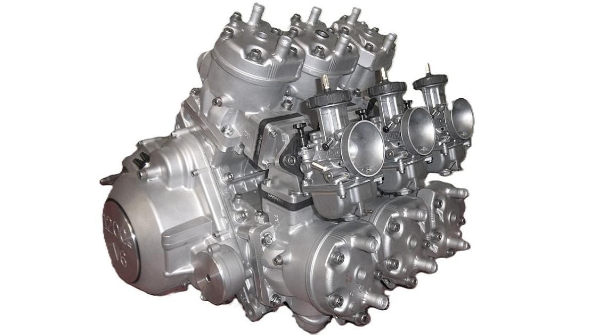 Un genio británico de la mecánica se ha construido un monstruoso motor de moto, un V6 de dos tiempos