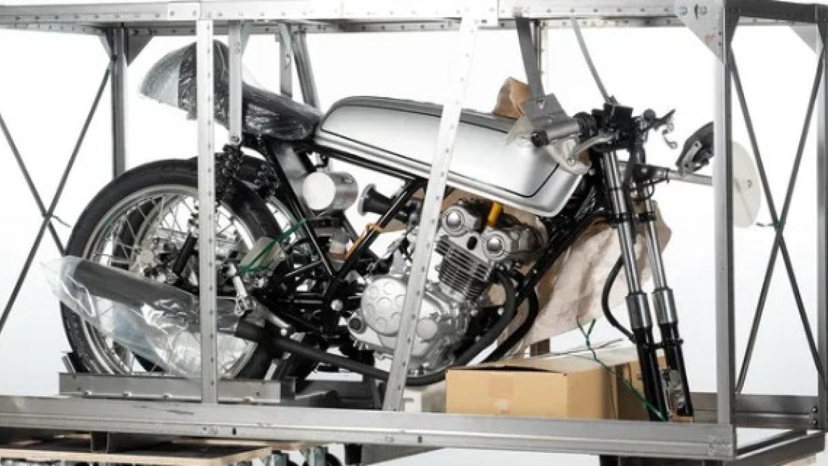 Una increíble Honda Dream CB50R sin sacar de la caja está a venta