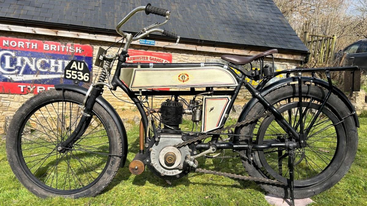 Roban una rara moto con más de 120 años de antigüedad