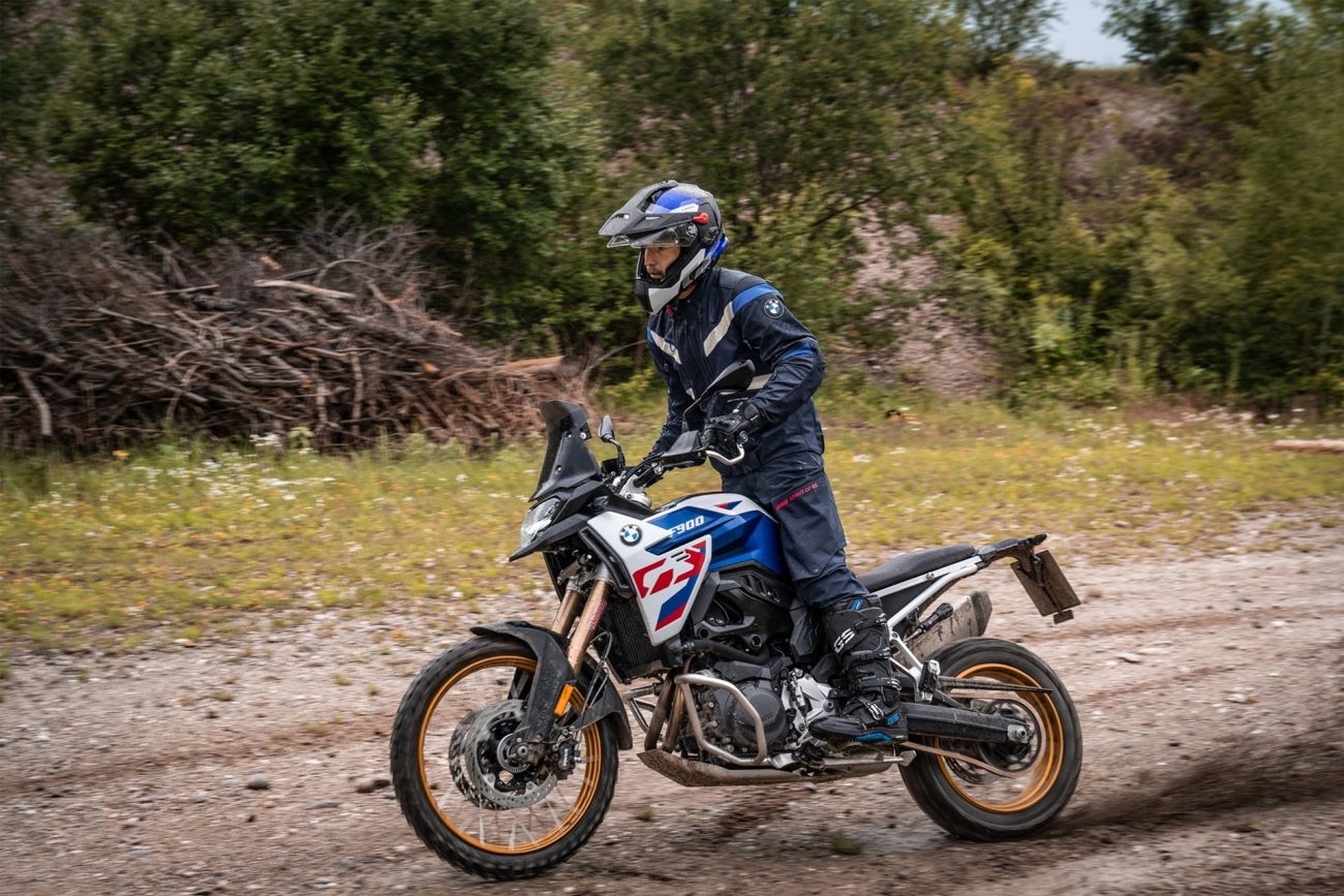 Nueva colección de equipamiento BMW Motorrad 2026: El mal tiempo ya no es excusa para montar en moto