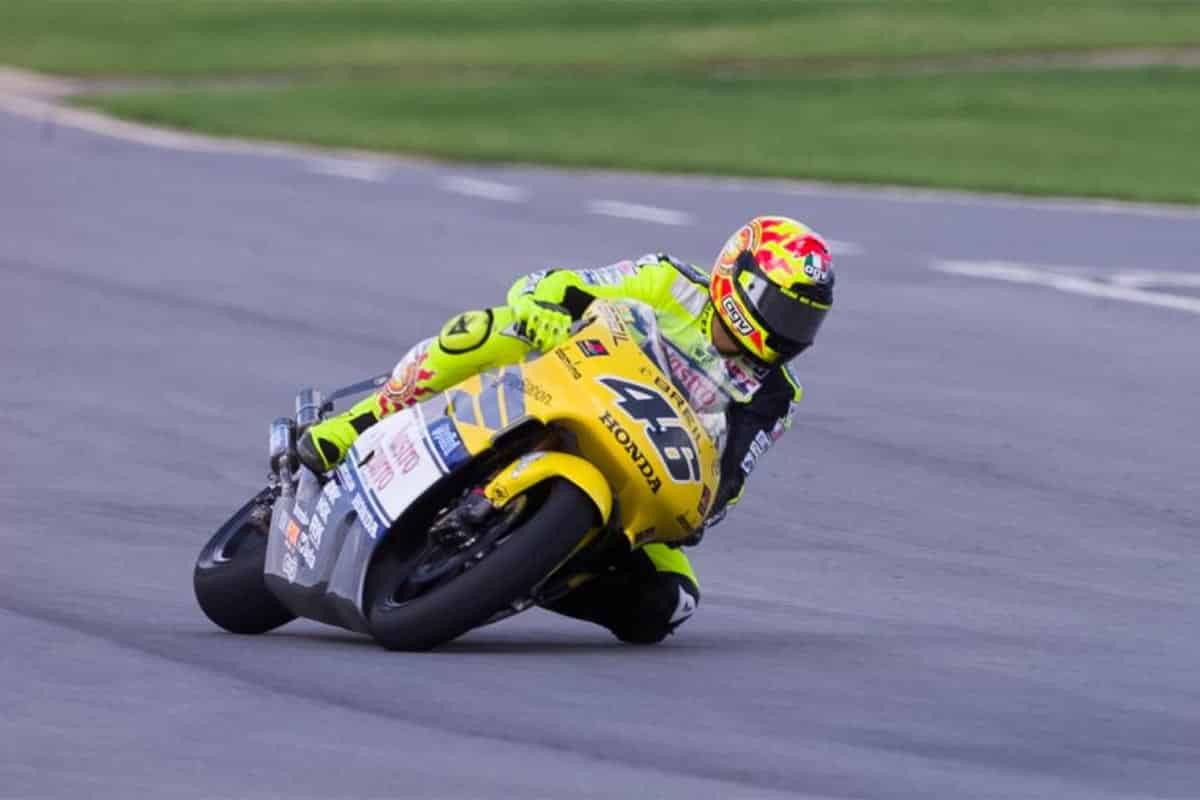 La delirante historia de Valentino Rossi y su primera prueba con la Honda NSR 500 ¡Sin mono ni casco!