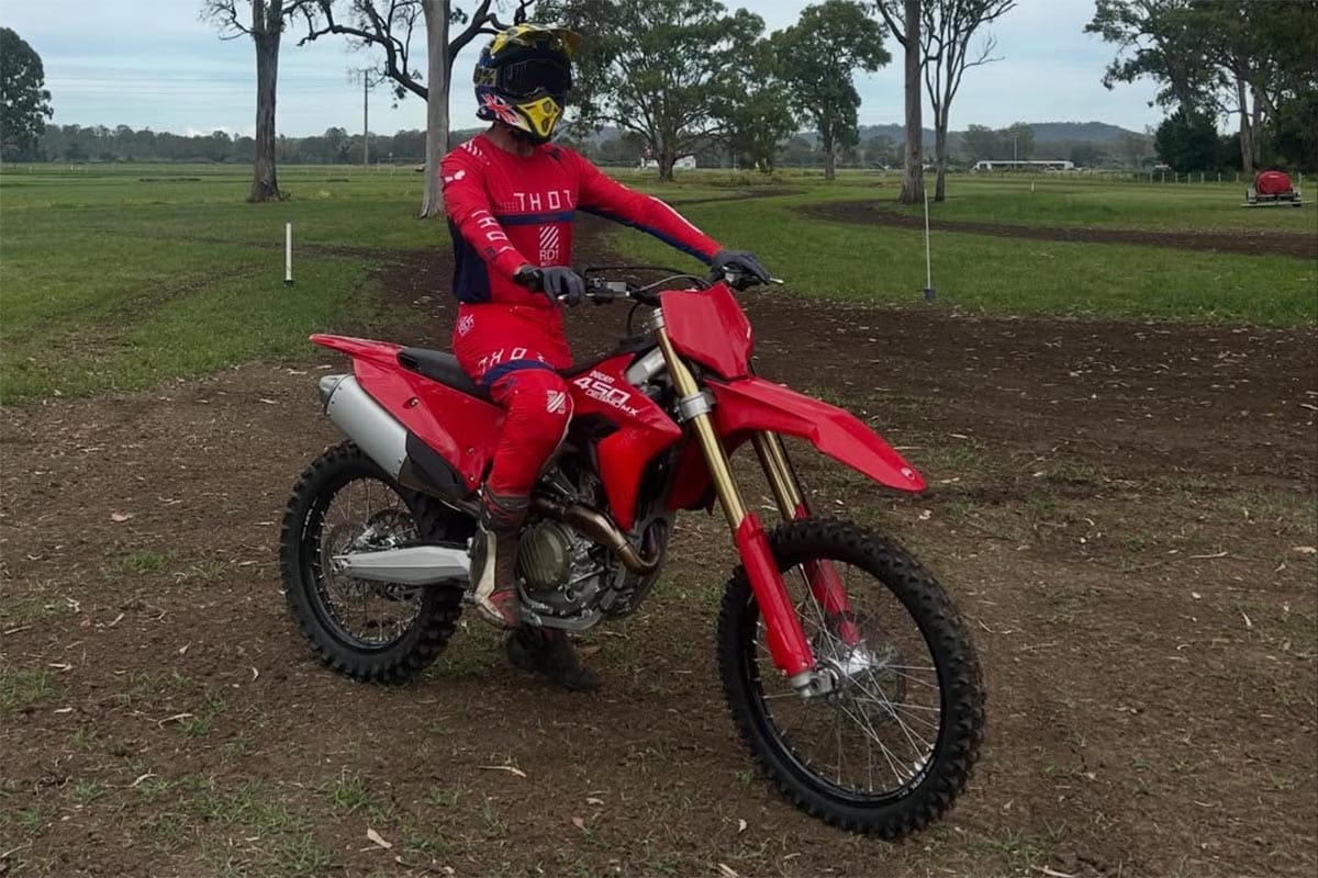 Ni las lesiones ni la edad pueden con Bayliss, que ya tiene su nuevo “juguete” de mx