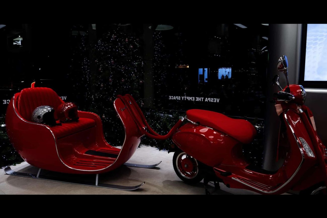 La Navidad llega a Vespa The Empty Space con una llamativa reinterpretación del trineo de Papa Noel
