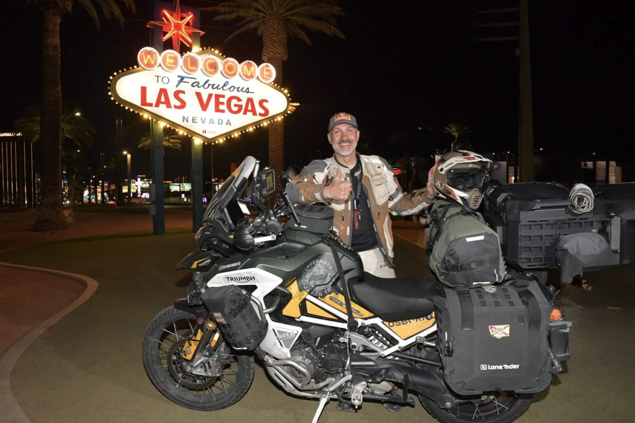 Julio Álamo se da “un paseo intercontinental” a lomos de su Triumph Tiger 1200