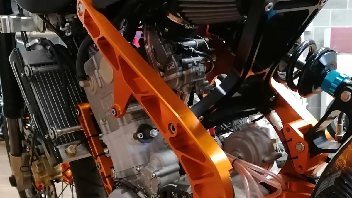 La moto para derrapar definitiva, ultraligera, exclusiva y con la genética Rossi, la Zaeta 530 DT, y no es barata