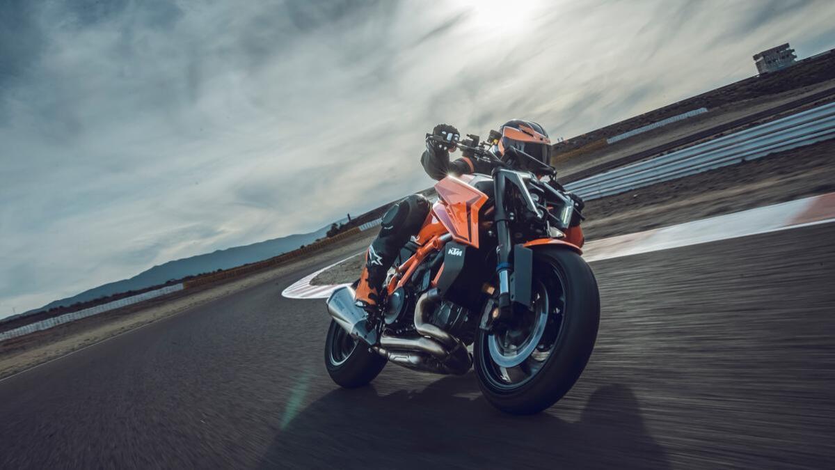 "Abril lo cambiará todo con un par motor capaz de hacer girar el mundo sobre su propio eje"