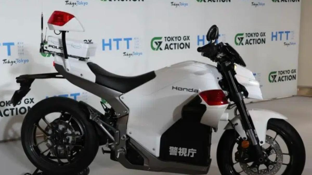 La policía de Tokio apuesta por la última moto eléctrica de Honda, la WN7