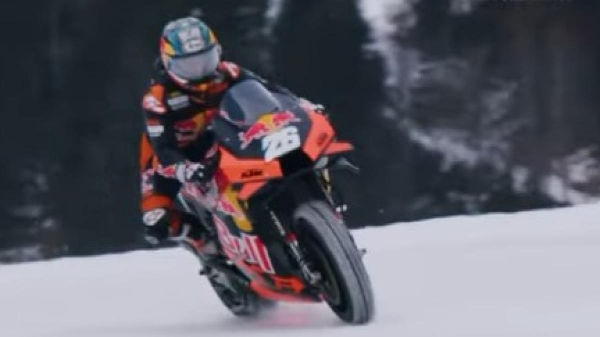 ¿Es posible rodar por la nieve con una MotoGP de casi 300 CV? Si te llamas Dani Pedrosa, sí