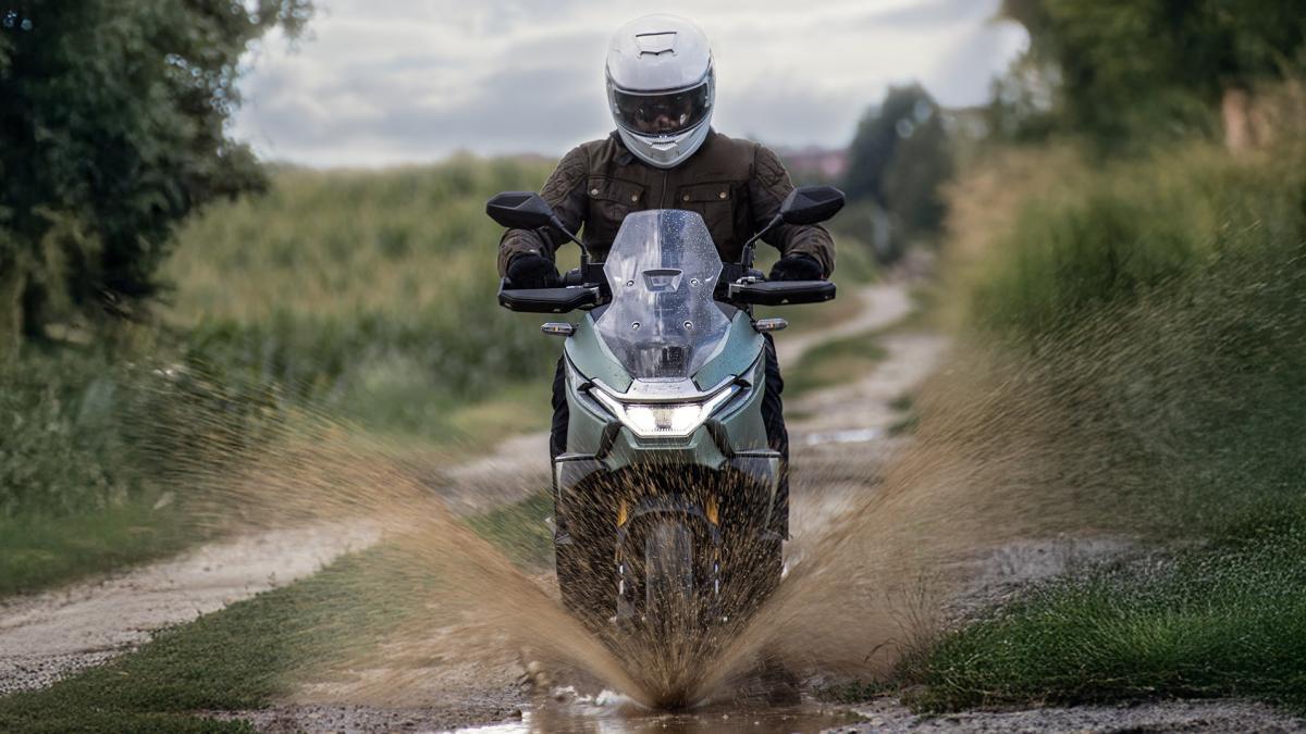 El scooter todoterreno para el carnet de coche que se atreve con todo, y con un toque de distinción, Phelon & Moore Panthette X