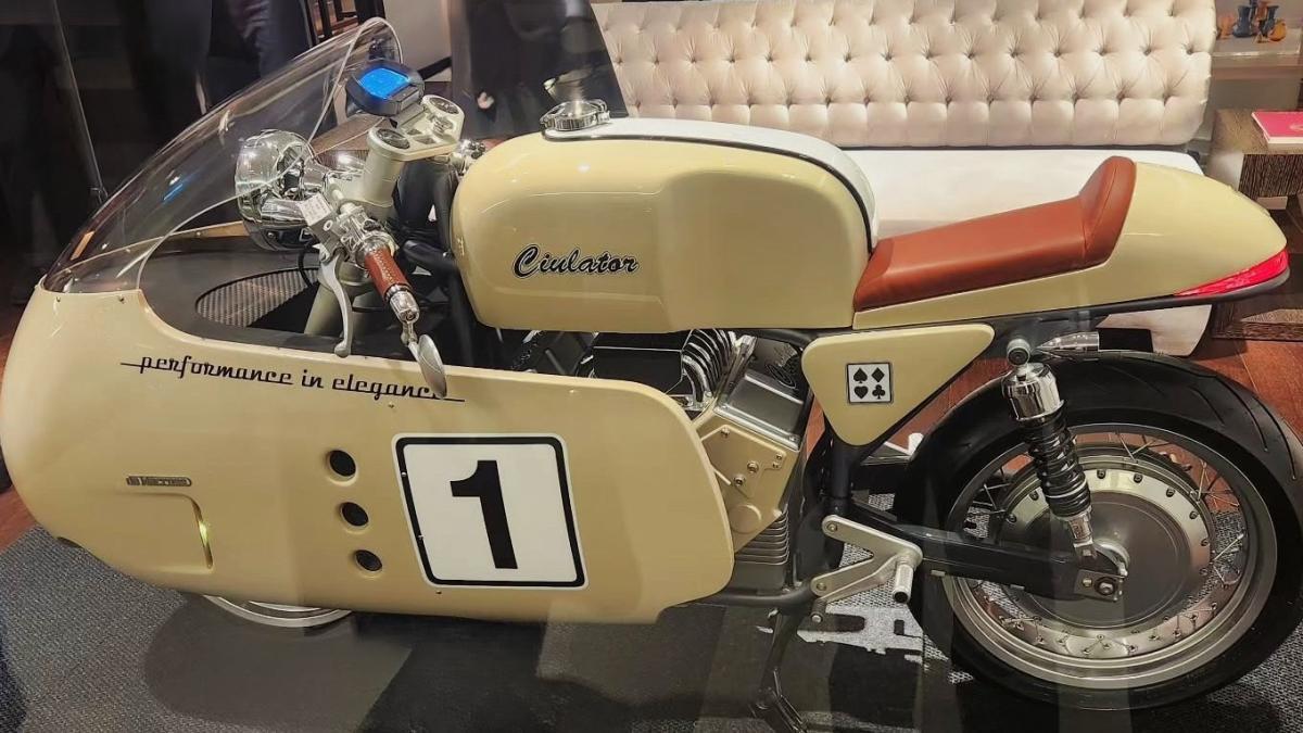 Lo último en motos deportivas ultra retro con carenado bala, llega de Corea y es un homenaje a la Guzzi V8, pero es eléctrica