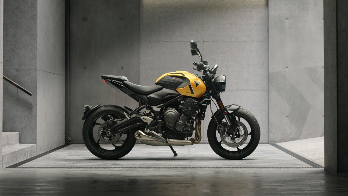 Llega la nueva versión de la moto naked tricilíndrica de Triumph, con nuevo diseño y mucha más potencia, la Trident 660 2026