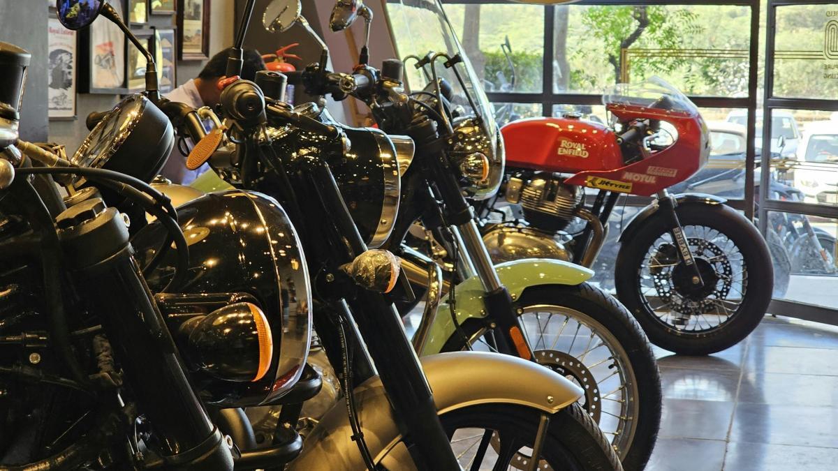 Desvalija un concesionario de motos, huye de la policía y la historia termina mal