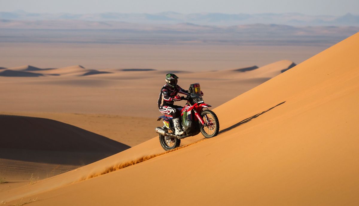 Skyler Howes gana y Ricky Brabec entrega a Luciano Benavides el liderato del Dakar 2026