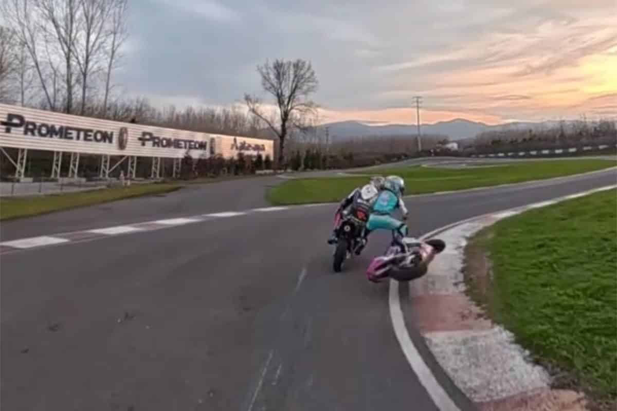 Toprak y Sofuoglu se enganchan entrenando y Zayn sale volando… los riesgos de jugar con los mayores