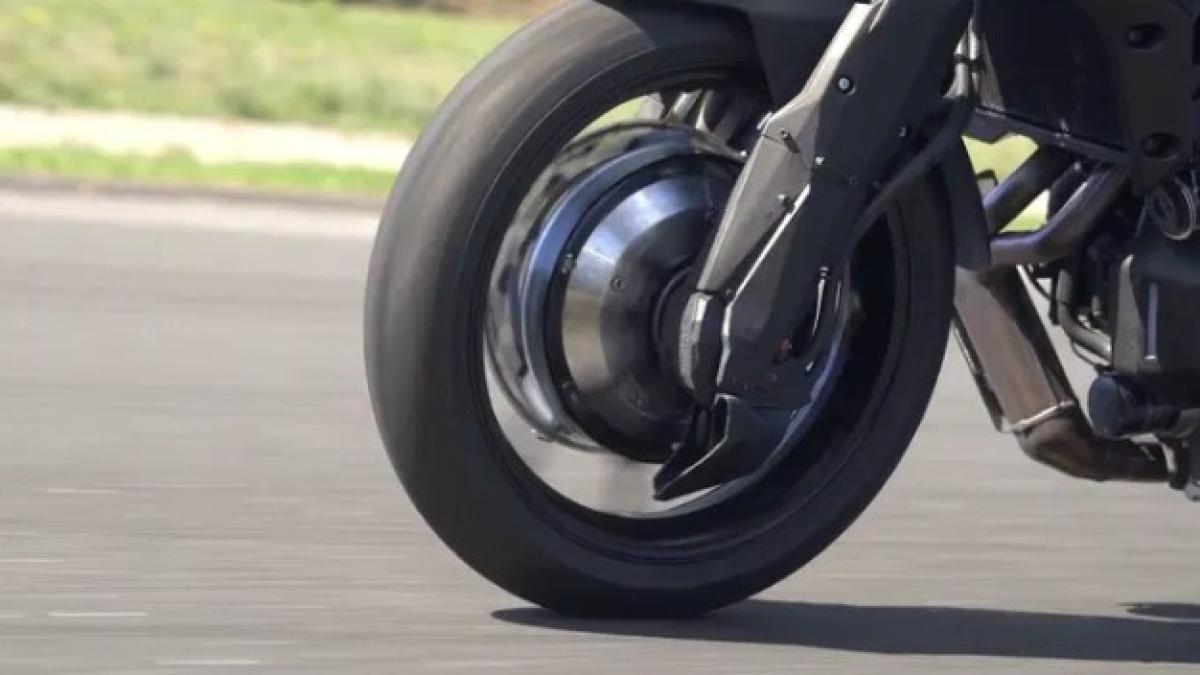 ¿Una Yamaha MT-07 híbrida y con tracción a las dos ruedas? ¡Sí, existe!