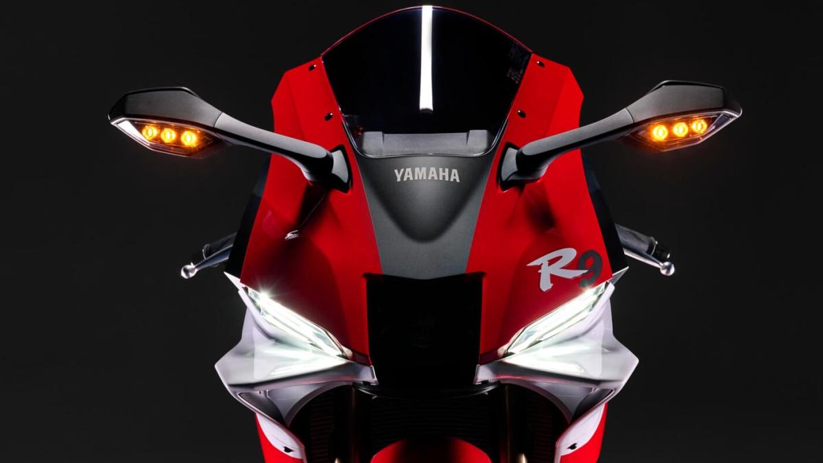 Se anuncia el precio de la versión 70 Aniversario de la moto superdeportiva de Yamaha, un bellezón con decoración exclusiva