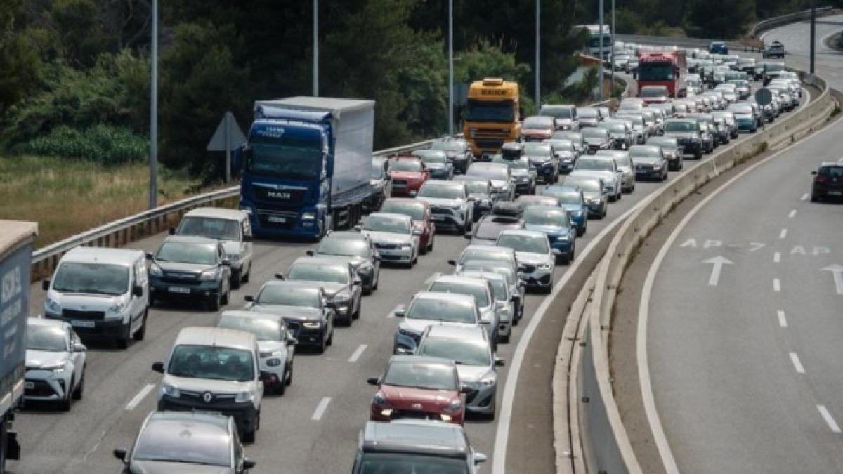 La autopista AP-7 vuelve a estar cerrada al tráfico en dirección sur